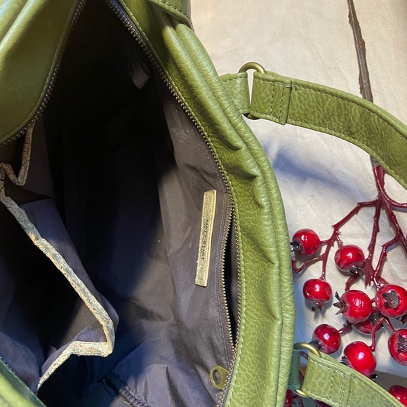 Matt & Nat large green purse without wear - Picture 3 of 5